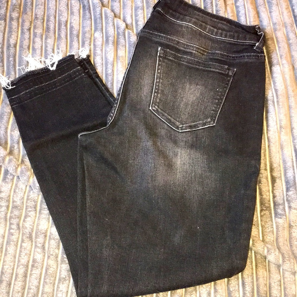 Maurices crop skinny Jean size large new condition!